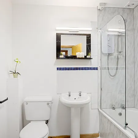 Great George Street Apartments, Centre Apartment *