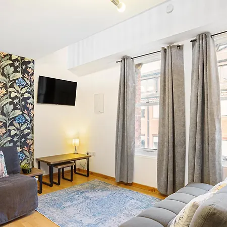 Great George Street Apartments, Centre Apartment
