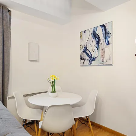 Great George Street Apartments, Centre *