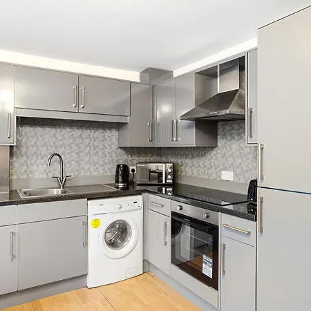 Great George Street Apartments, Centre
