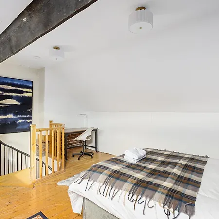 Great George Street Apartments, Centre *