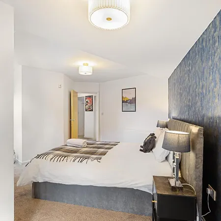 Great George Street Apartments, Centre Apartment