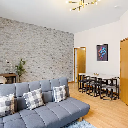 Great George Street Apartments, Centre
